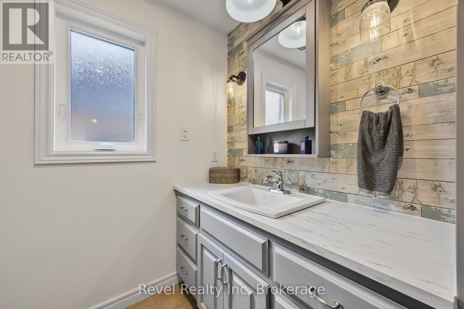 894 Montreal Street, Midland, Ontario  L4R 5A7 - Photo 18 - S12246265