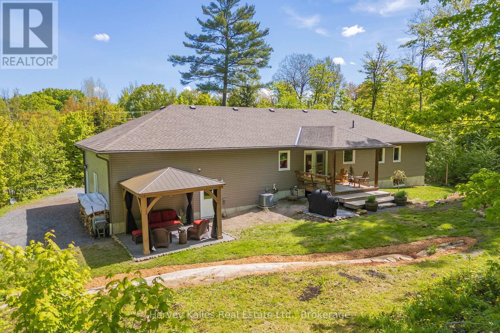 142 Allensville Road, Huntsville, Ontario  P0B 1M0 - Photo 3 - X12246261