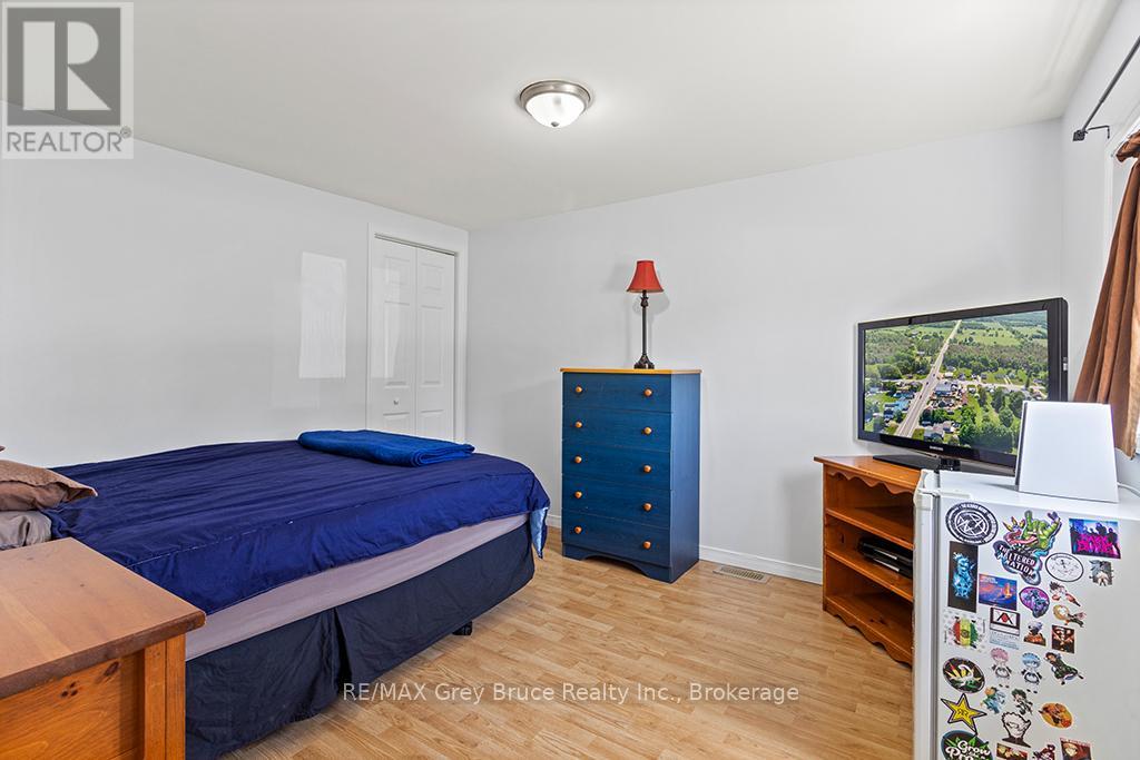 580309 60 Side Road, Chatsworth, Ontario  N0H 1C0 - Photo 13 - X12246391