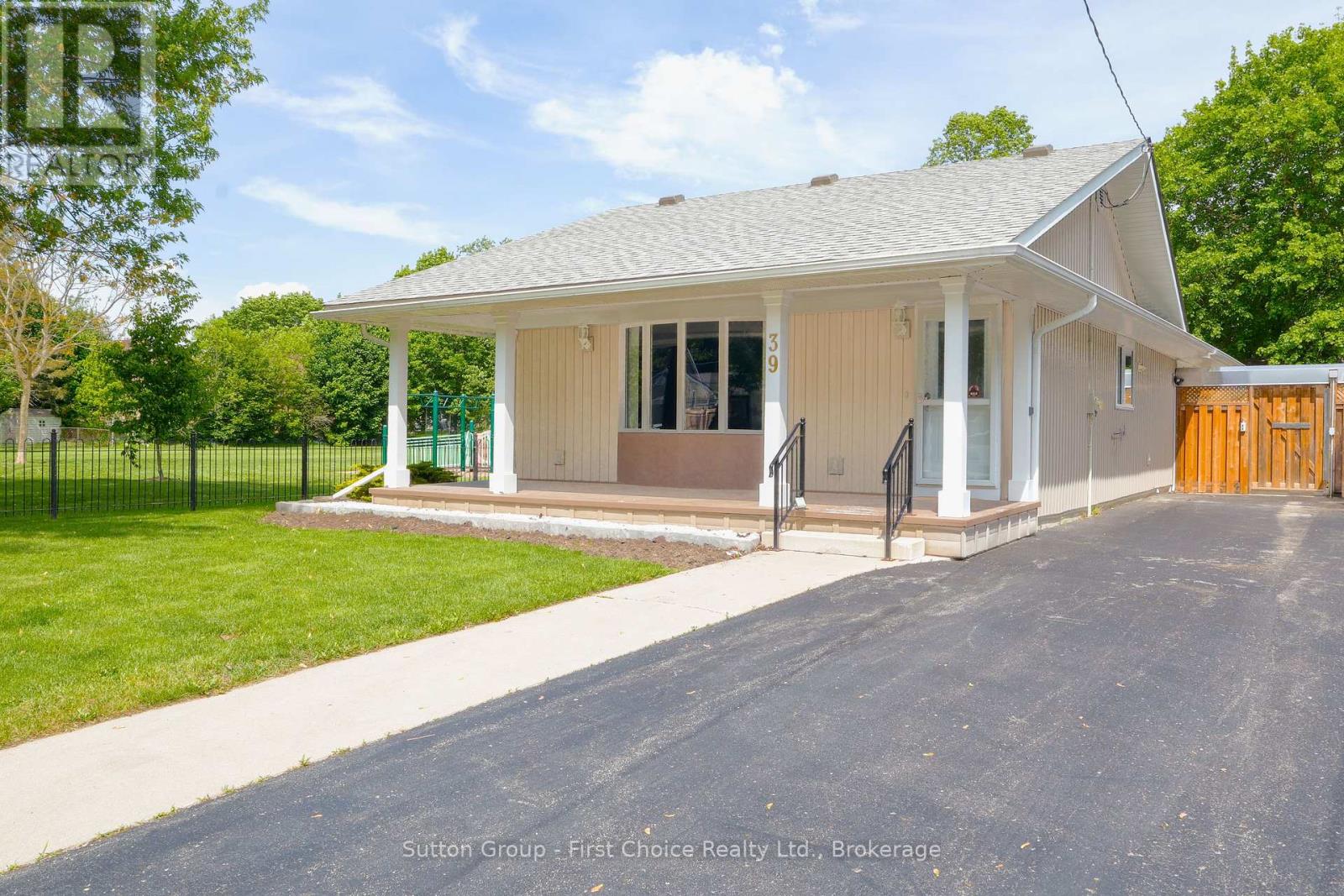 39 Portia Boulevard, Stratford, Ontario  N5A 4V6 - Photo 3 - X12246443
