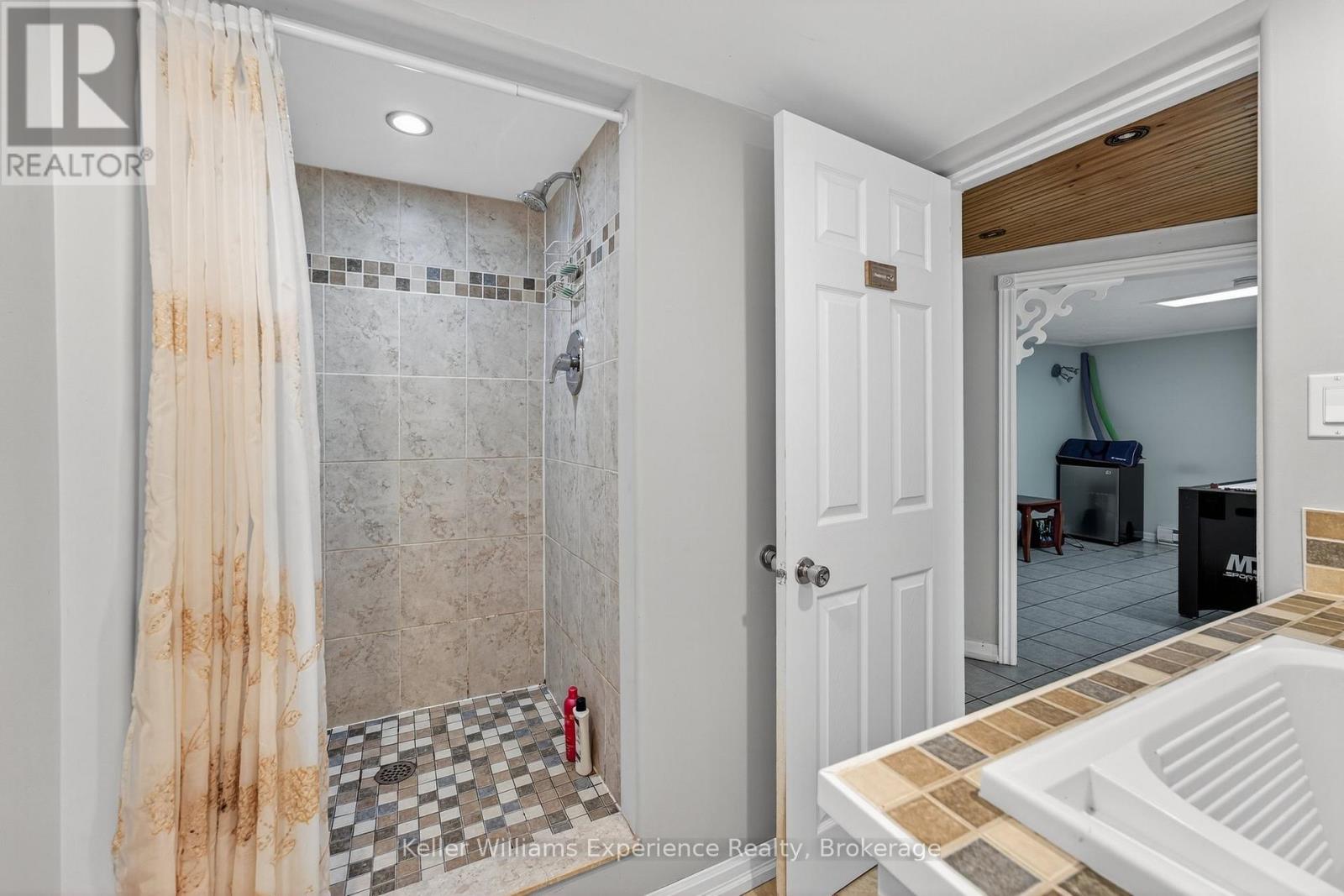 1236 Golden Beach Road, Bracebridge, Ontario  P1L 1W8 - Photo 17 - X12246558