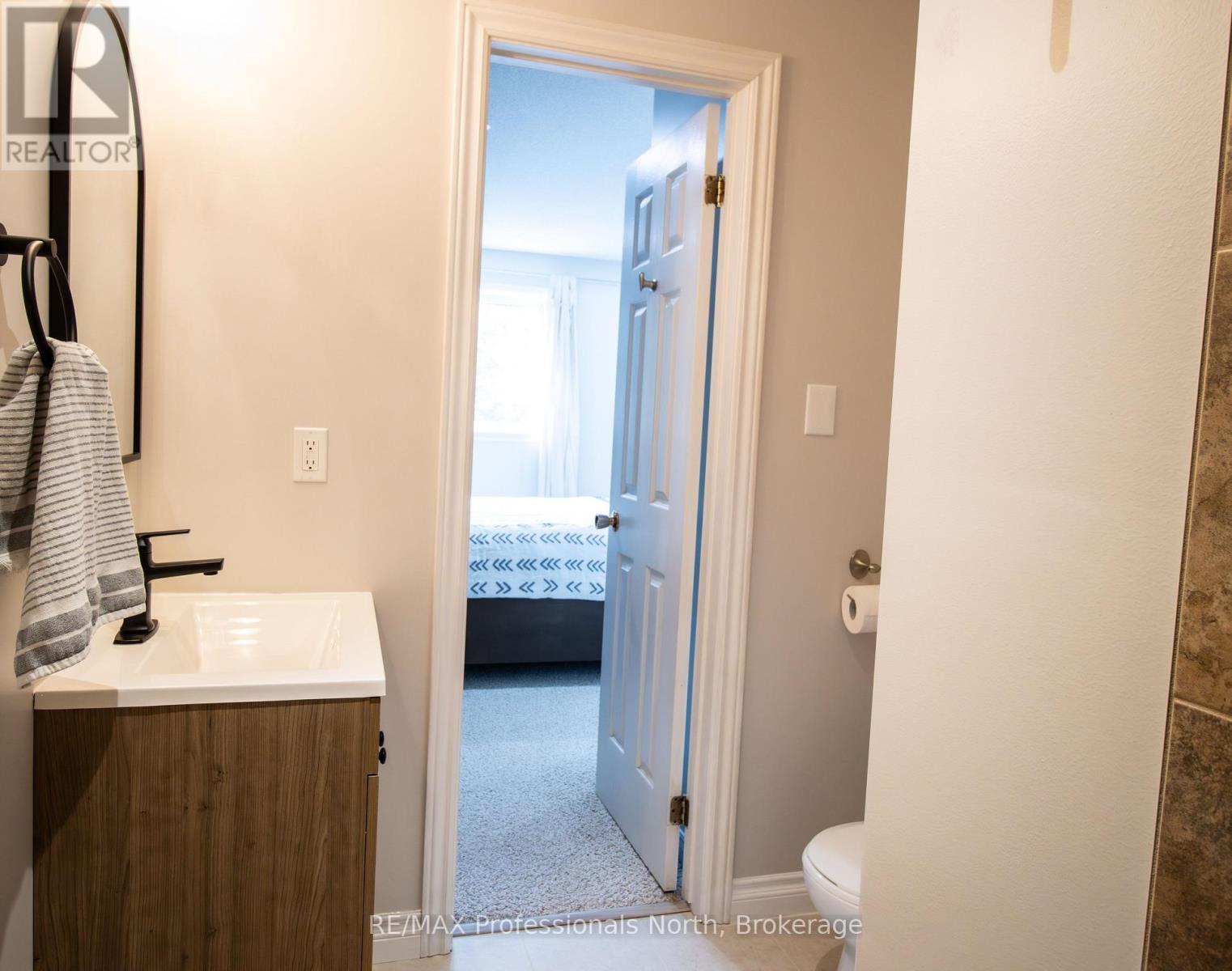 36 B Spencer Street, Bracebridge, Ontario  P1L 1E1 - Photo 11 - X12246615