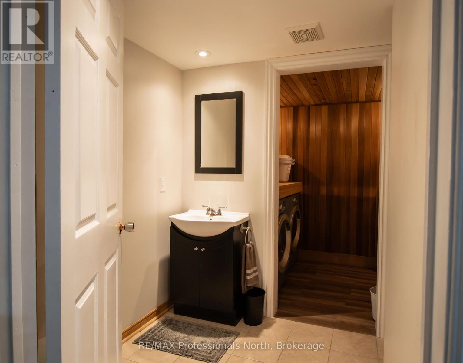 36 B Spencer Street, Bracebridge, Ontario  P1L 1E1 - Photo 21 - X12246615