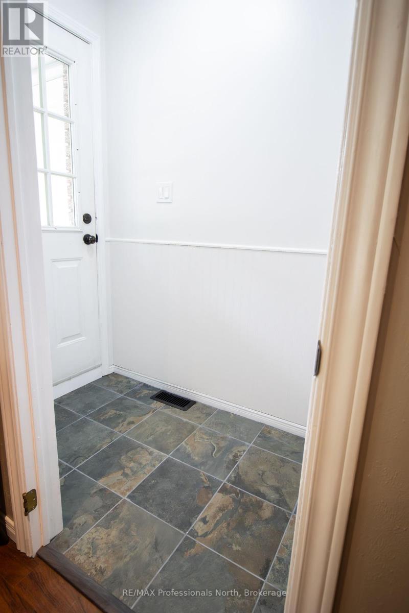 36 B Spencer Street, Bracebridge, Ontario  P1L 1E1 - Photo 3 - X12246615