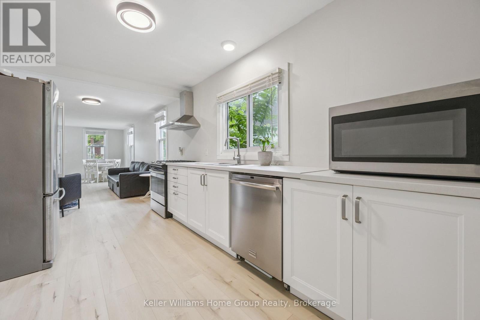 179 Angelene Street, Mississauga, Ontario  L5G 1X1 - Photo 11 - W12246808