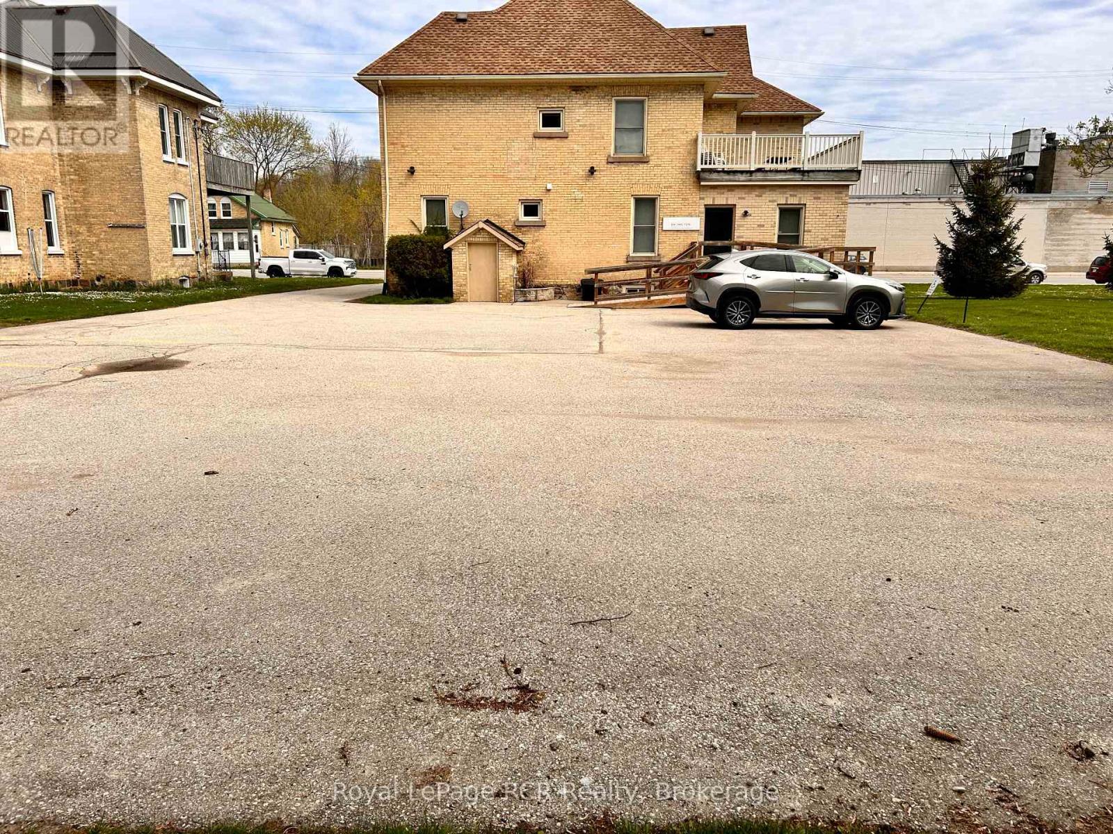 11 Durham Street E, Brockton, Ontario  N0G 2V0 - Photo 4 - X12246771