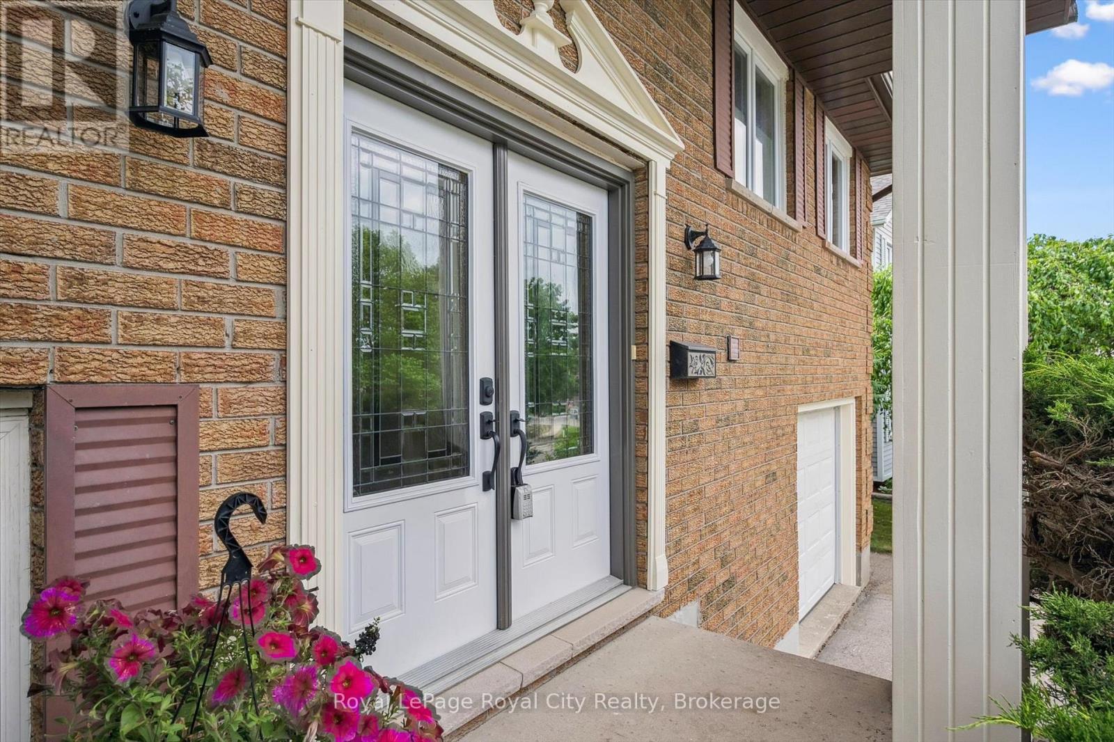 9 Dunhill Crescent, Guelph, Ontario  N1H 8A3 - Photo 3 - X12246901