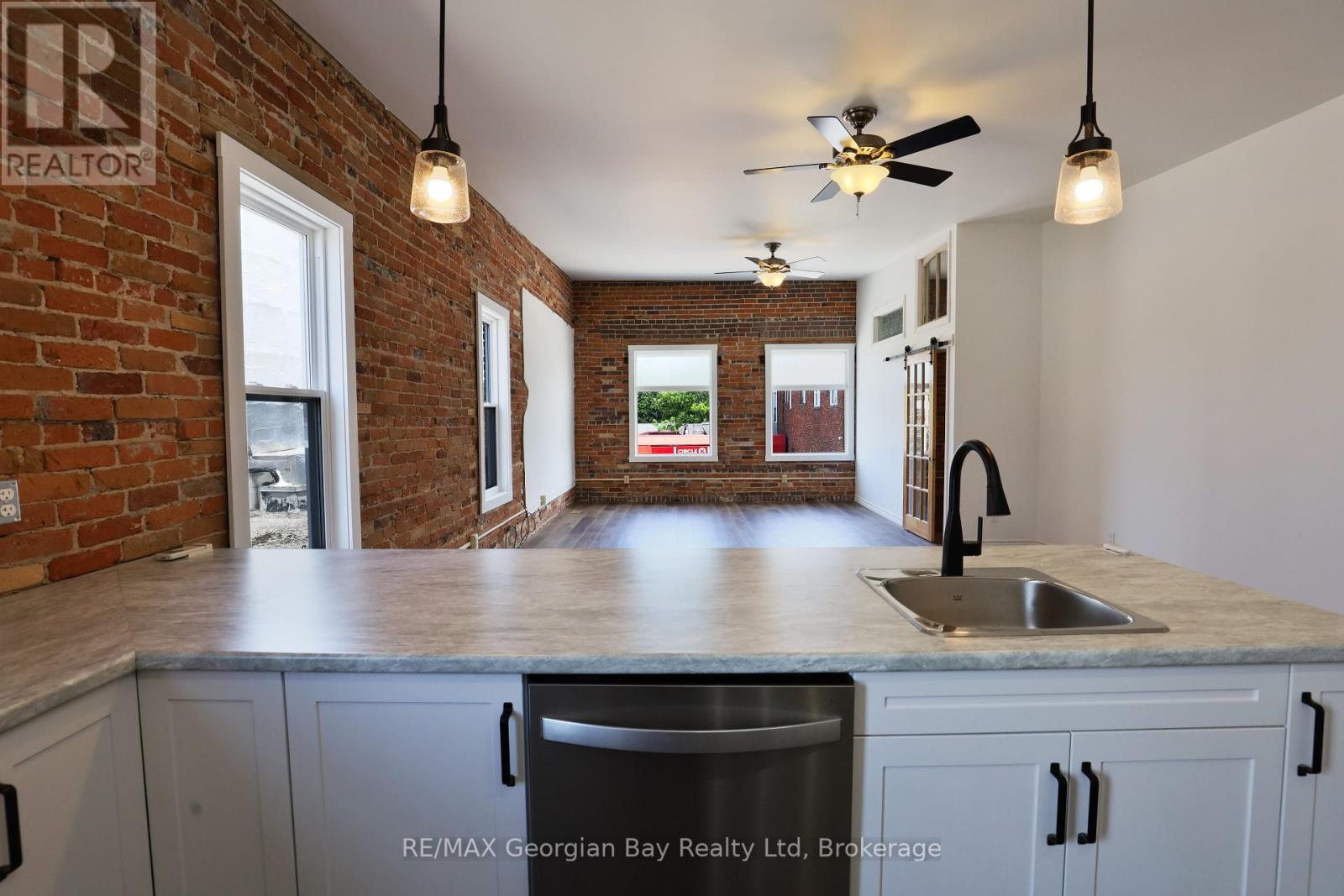 98 Main Street, Penetanguishene, Ontario  L9M 1T5 - Photo 19 - S12247082