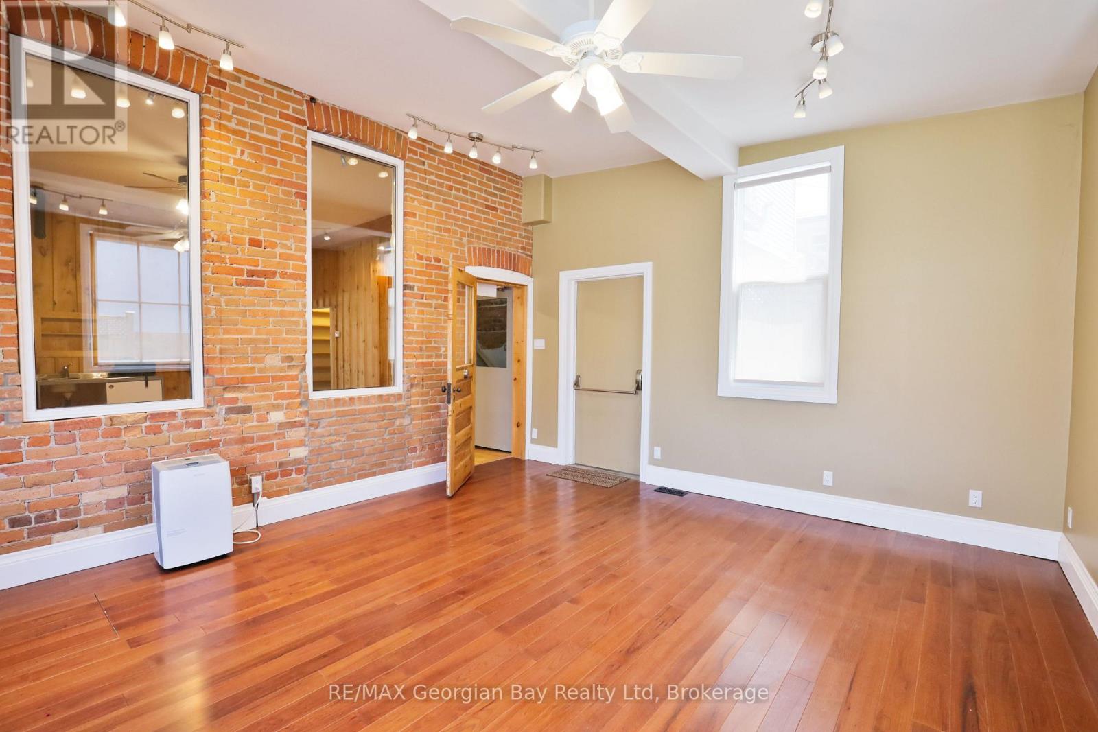 98 Main Street, Penetanguishene, Ontario  L9M 1T5 - Photo 8 - S12247082
