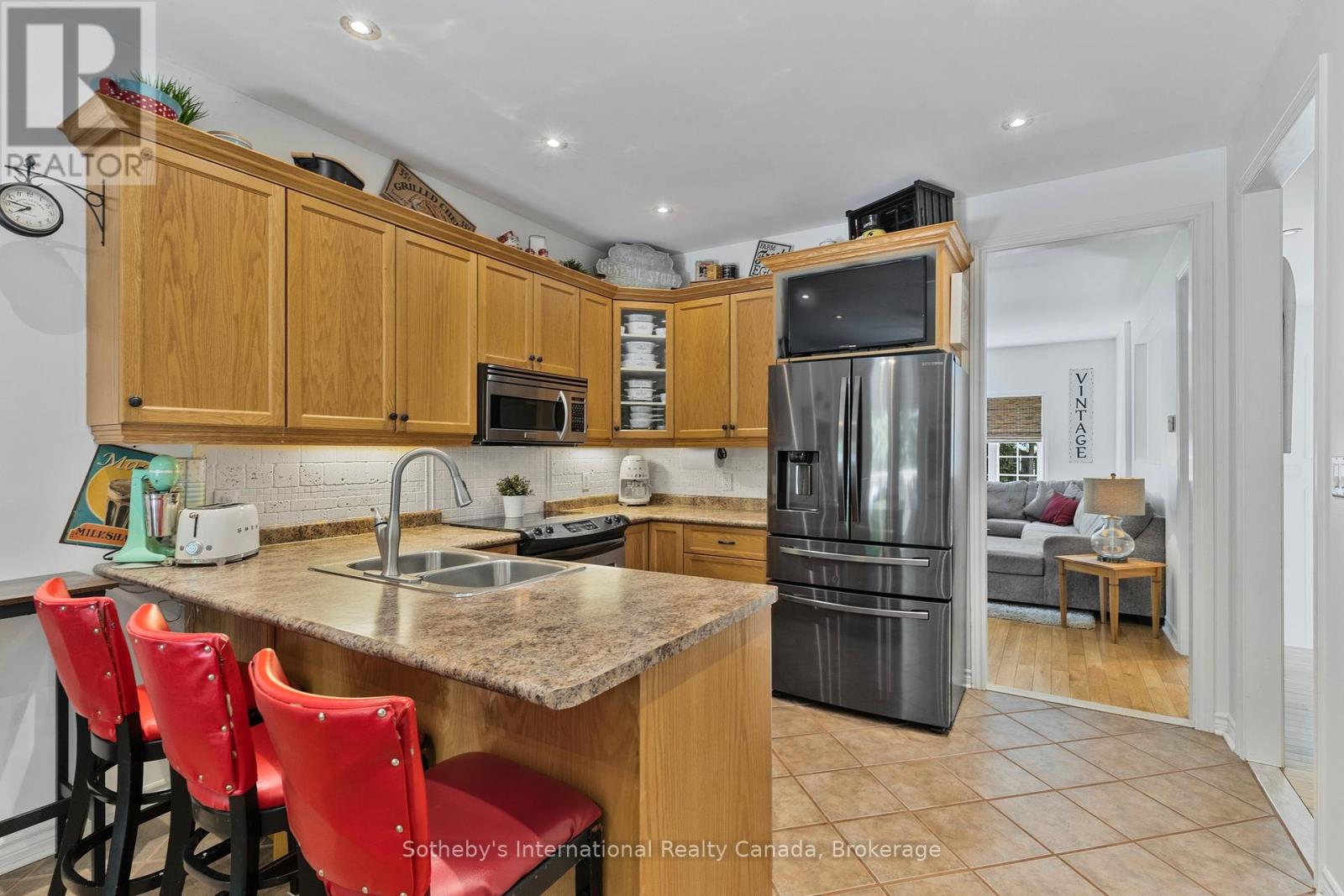 62 Oliver Drive, Tiny, Ontario  L0L 2J0 - Photo 11 - S12247363