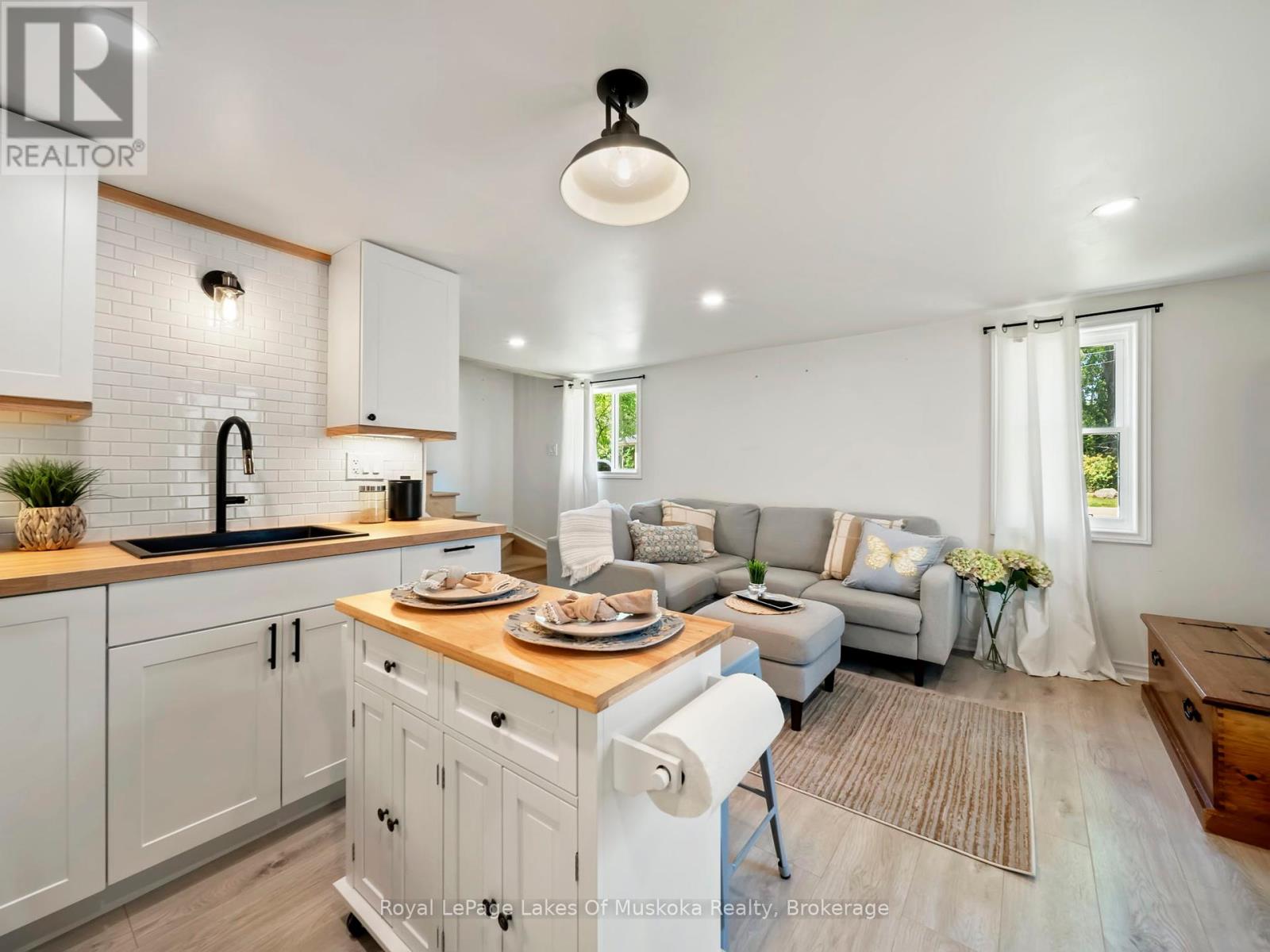 620 Second Avenue, Tay, Ontario  L0K 1R0 - Photo 5 - S12247418