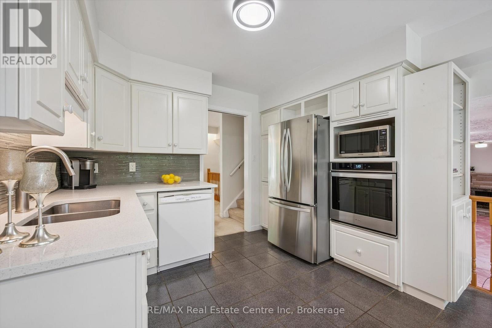 101 Harvard Road, Guelph, Ontario  N1G 2X9 - Photo 10 - X12247303