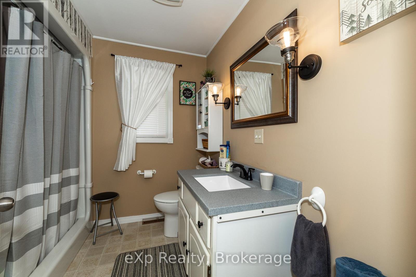 318827 Grey Road 1, Georgian Bluffs, Ontario  N4K 5N4 - Photo 13 - X12247523
