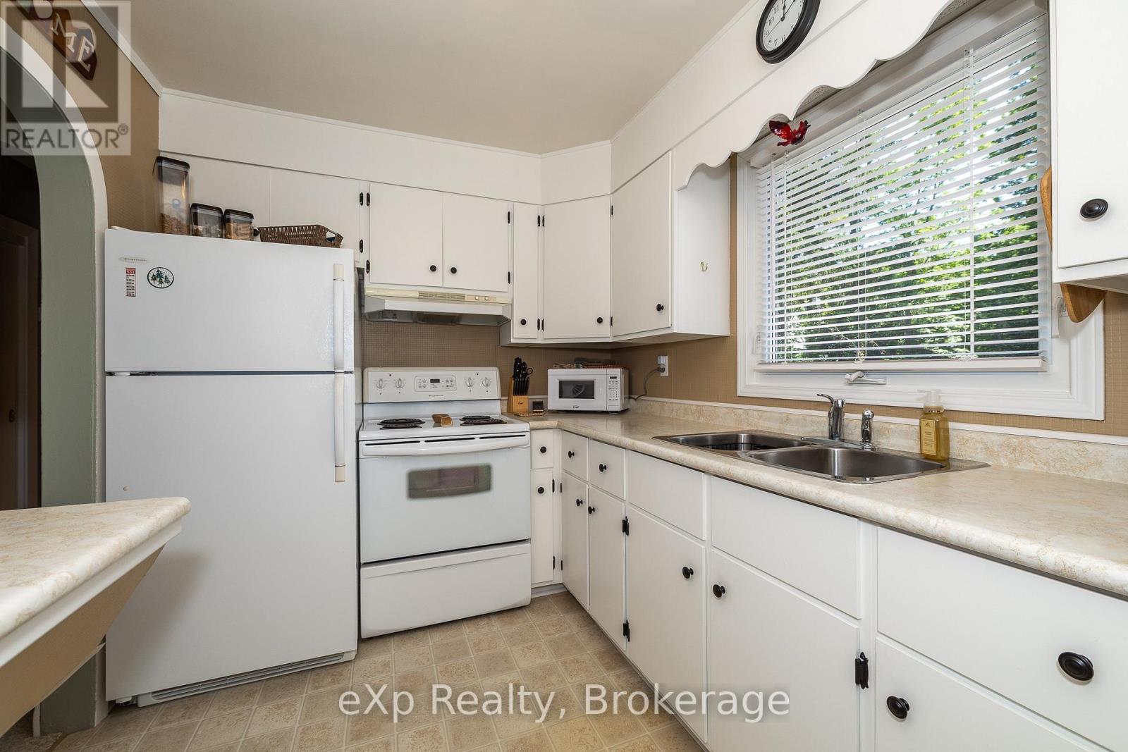 318827 Grey Road 1, Georgian Bluffs, Ontario  N4K 5N4 - Photo 8 - X12247523
