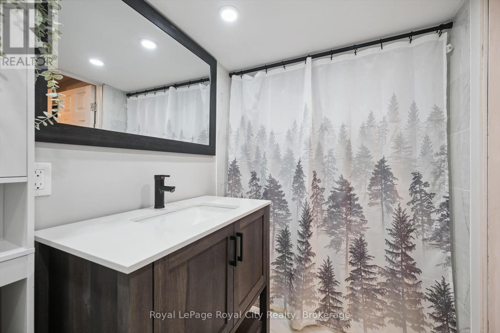 187 The Country Way, Kitchener, Ontario  N2E 2T5 - Photo 33 - X12247652