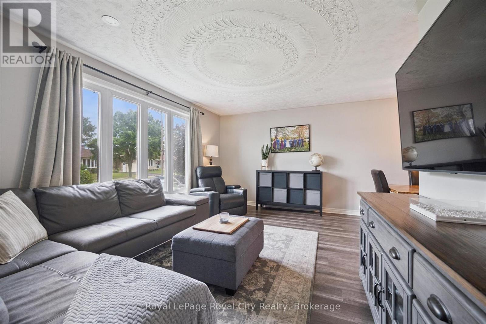 187 The Country Way, Kitchener, Ontario  N2E 2T5 - Photo 7 - X12247652