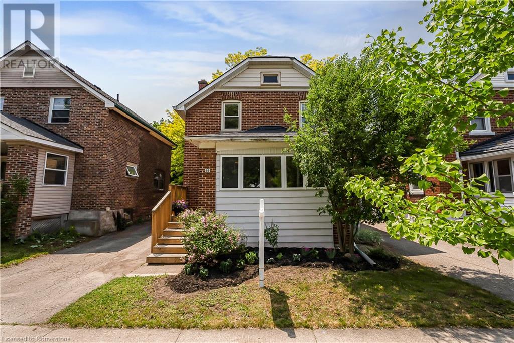 35 MOORE Avenue N, Waterloo, Ontario