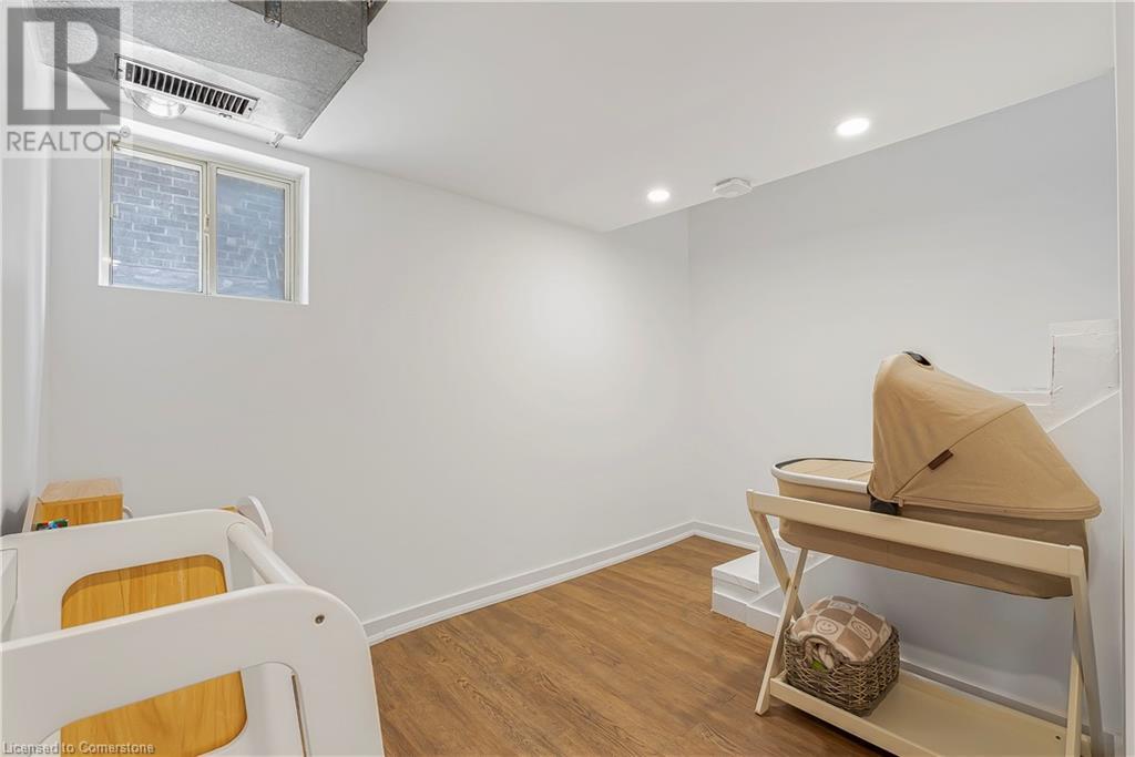35 Moore Avenue N, Waterloo, Ontario  N2J 3E4 - Photo 23 - 40745453