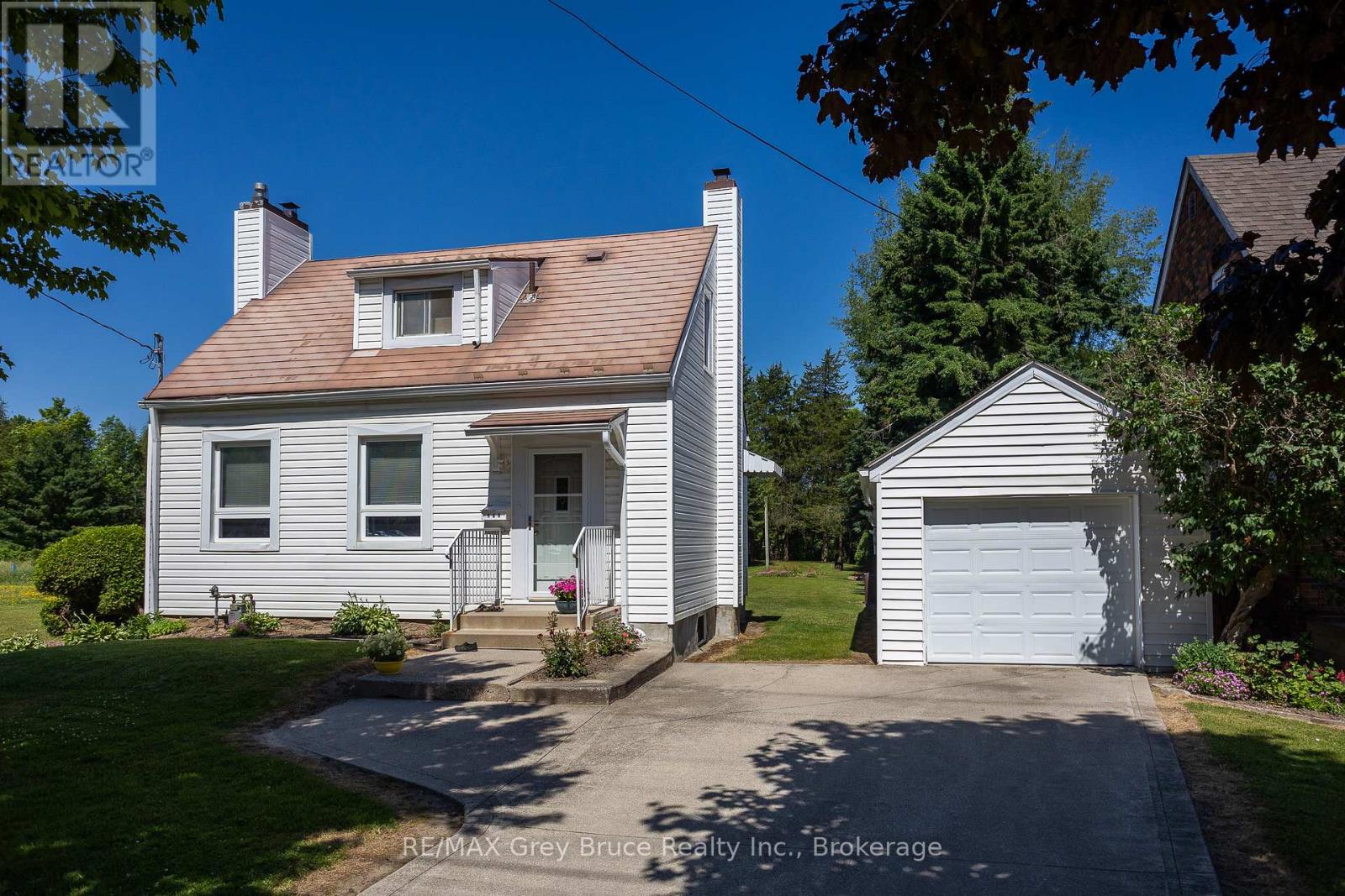 960 10TH STREET WEST, Georgian Bluffs, Ontario