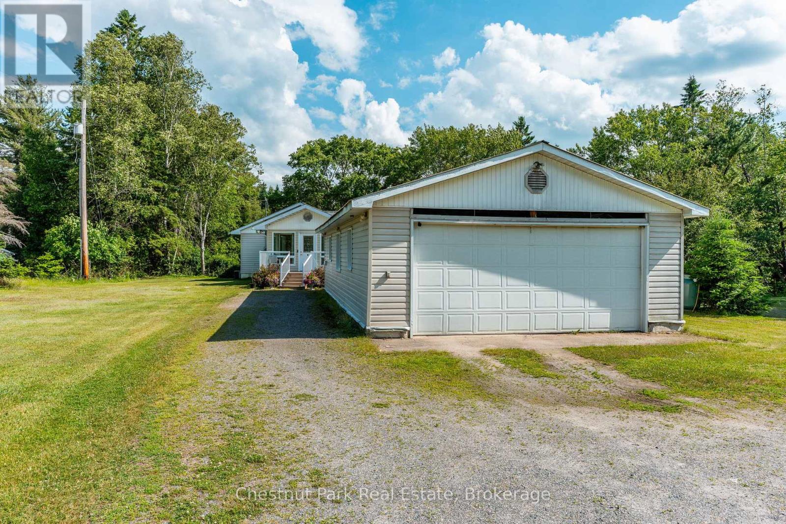 1054 Green Lake Road, Algonquin Highlands, Ontario  K0M 1J1 - Photo 32 - X12247900
