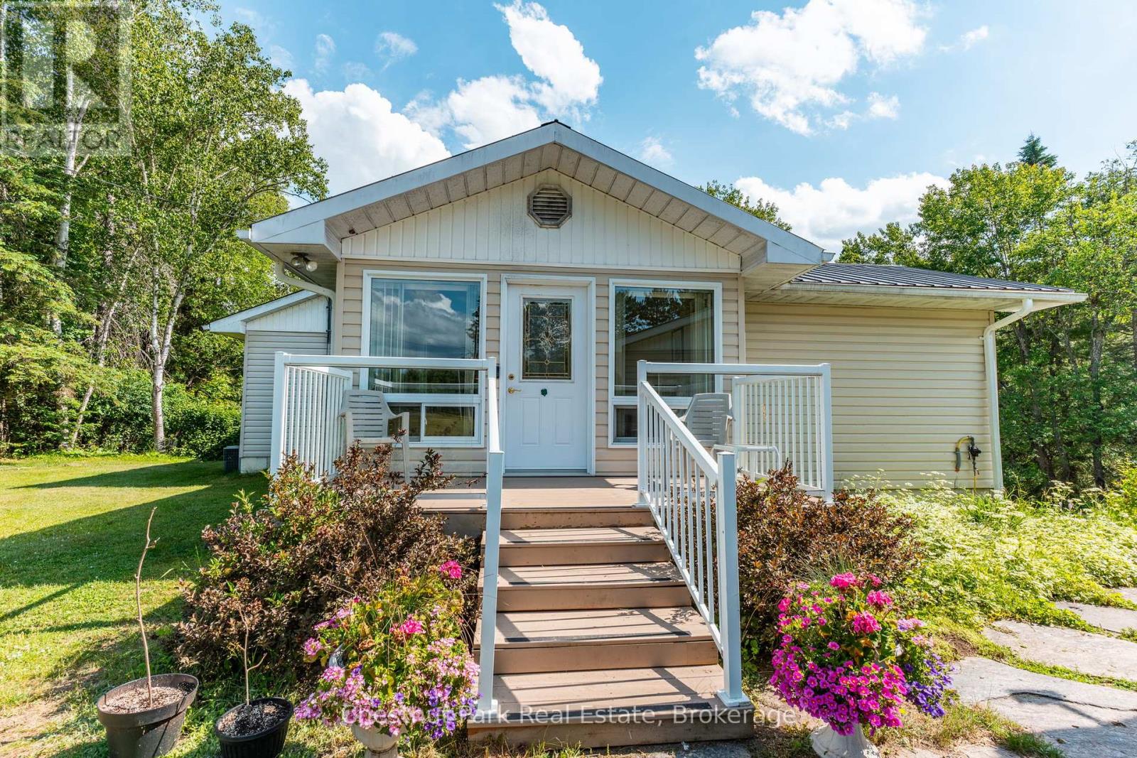 1054 Green Lake Road, Algonquin Highlands, Ontario  K0M 1J1 - Photo 4 - X12247900