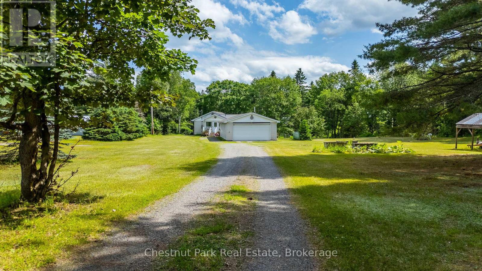 1054 Green Lake Road, Algonquin Highlands, Ontario  K0M 1J1 - Photo 44 - X12247900