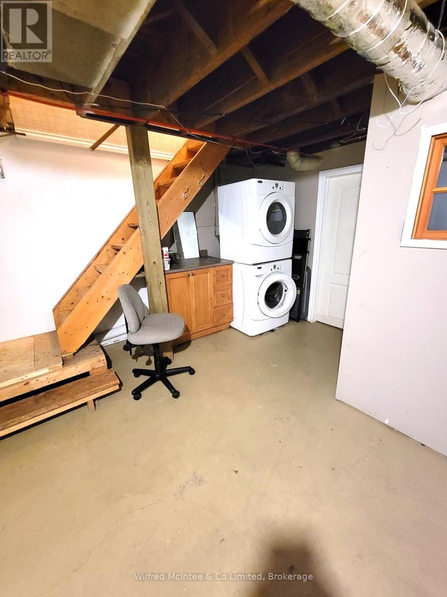 215 Garafraxa Street N, West Grey, Ontario  N0G 1R0 - Photo 11 - X12247944