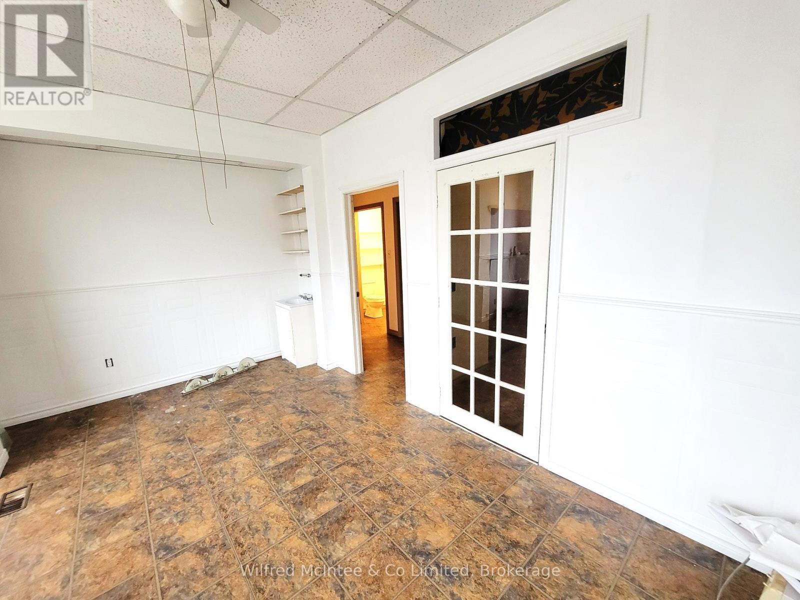215 Garafraxa Street N, West Grey, Ontario  N0G 1R0 - Photo 3 - X12247944
