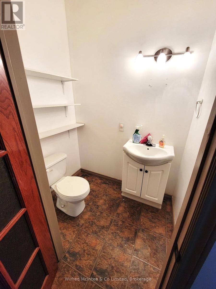 215 Garafraxa Street N, West Grey, Ontario  N0G 1R0 - Photo 5 - X12247944