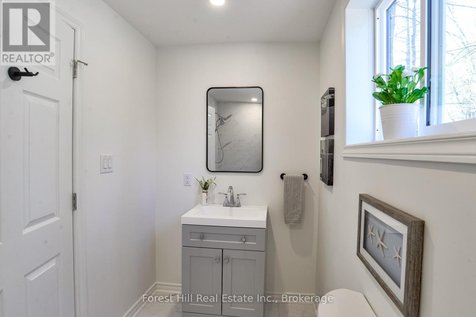 1036 Bagley Road, Gravenhurst, Ontario  P0E 1N0 - Photo 13 - X12248136