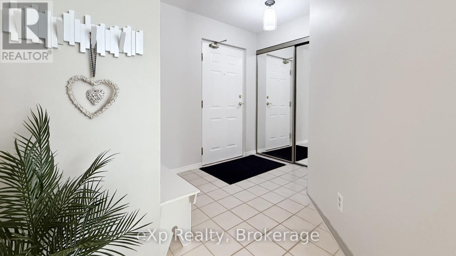 404 - 536 11th Avenue W, Hanover, Ontario  N4N 2S4 - Photo 2 - X12248283
