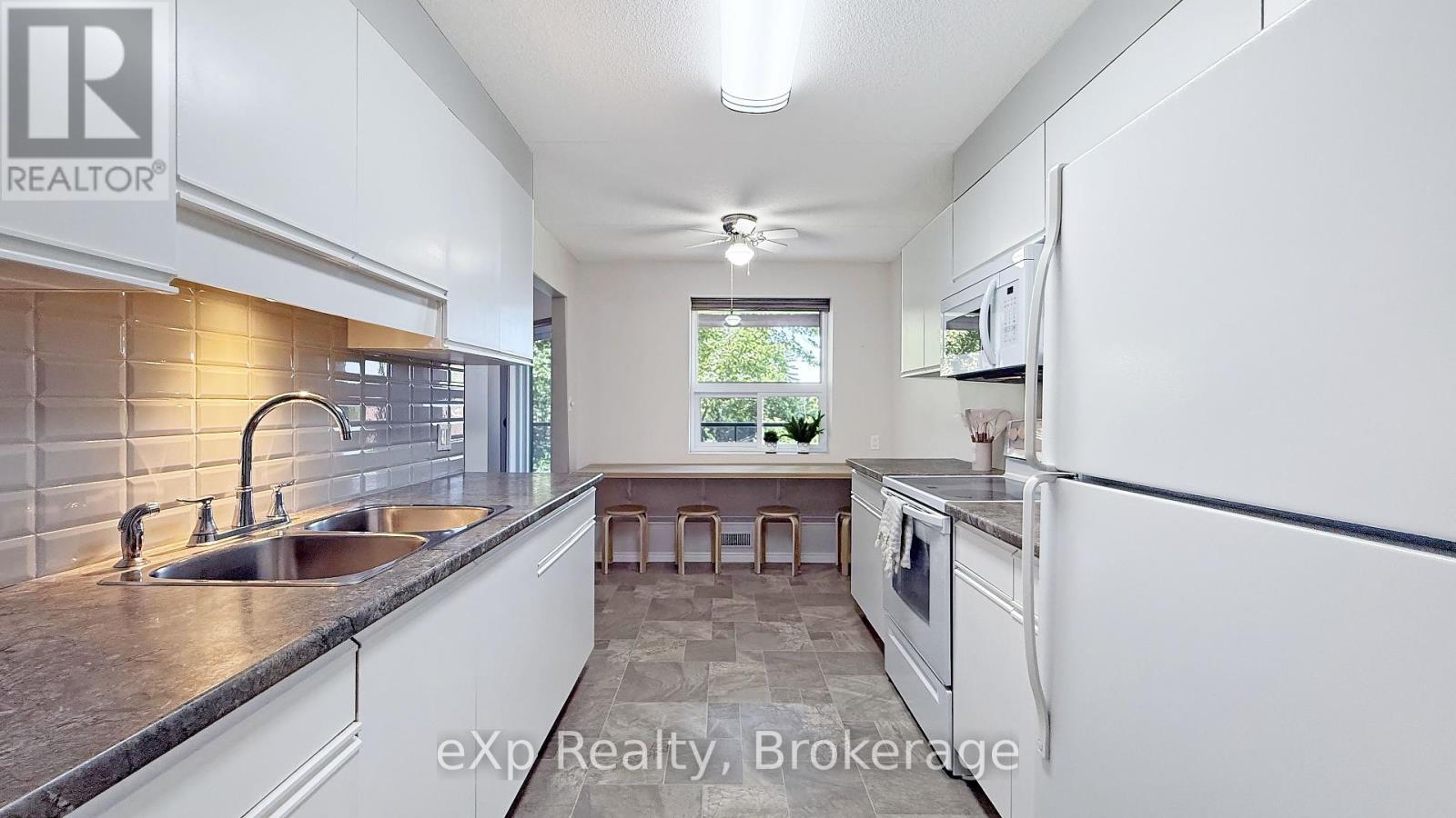 404 - 536 11th Avenue W, Hanover, Ontario  N4N 2S4 - Photo 7 - X12248283