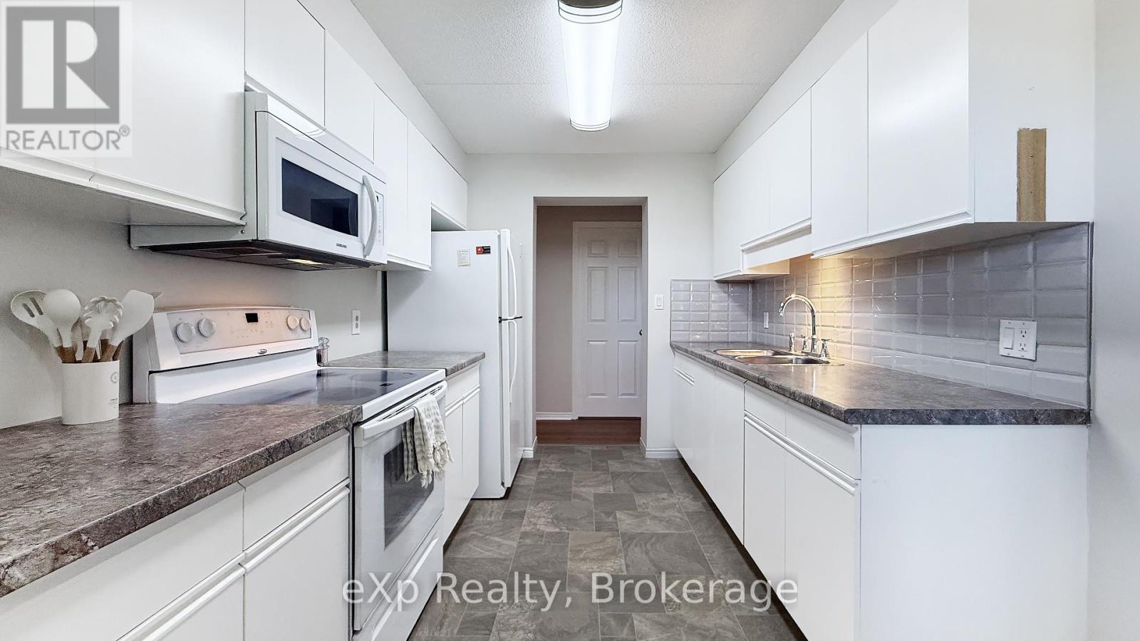 404 - 536 11th Avenue W, Hanover, Ontario  N4N 2S4 - Photo 8 - X12248283