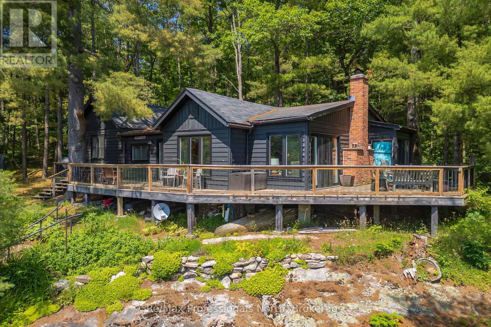 61 Island 26lm Island, Gravenhurst, Ontario  P1P 1R2 - Photo 2 - X12248392