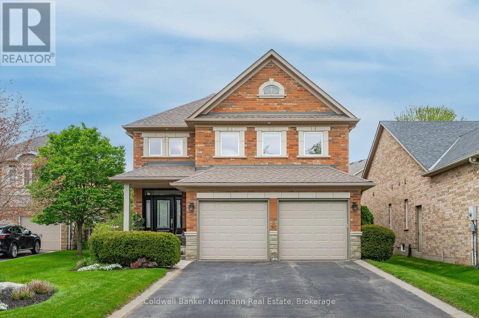 227 VALMONT COURT, Hamilton, Ontario