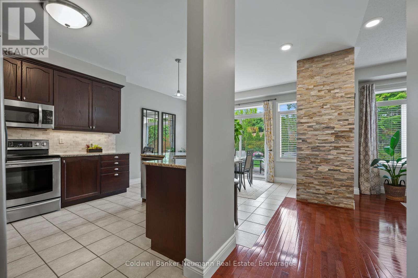 227 Valmont Court, Hamilton, Ontario  L9G 5A1 - Photo 16 - X12248493