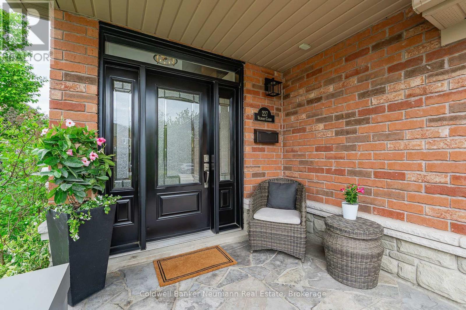 227 Valmont Court, Hamilton, Ontario  L9G 5A1 - Photo 3 - X12248493