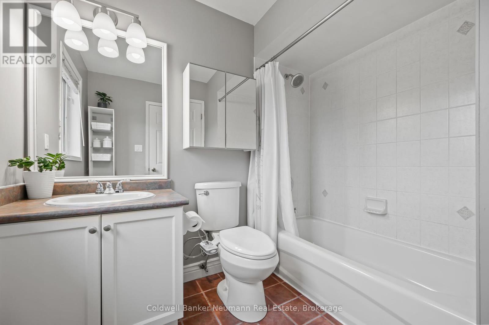 227 Valmont Court, Hamilton, Ontario  L9G 5A1 - Photo 31 - X12248493