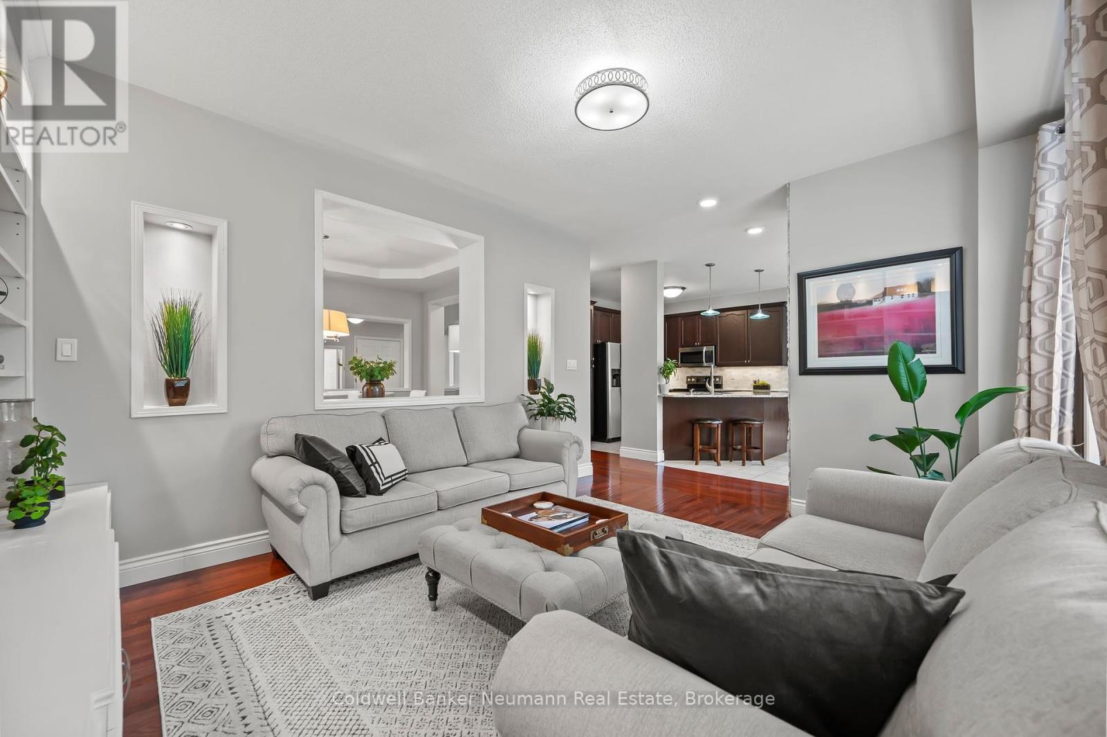 227 Valmont Court, Hamilton, Ontario  L9G 5A1 - Photo 6 - X12248493