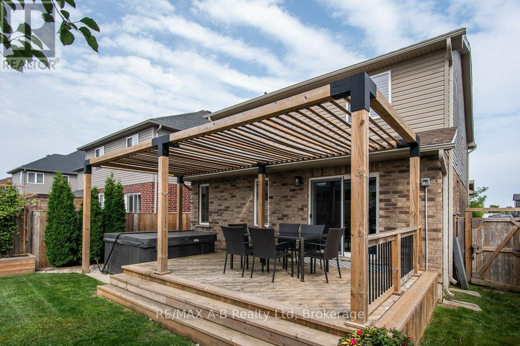 58 Fraser Drive, Stratford, Ontario  N5A 0C7 - Photo 3 - X12248497