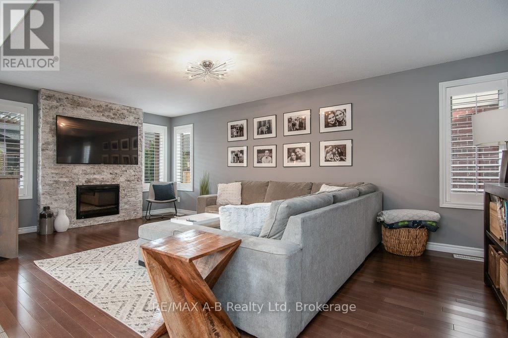 58 Fraser Drive, Stratford, Ontario  N5A 0C7 - Photo 8 - X12248497
