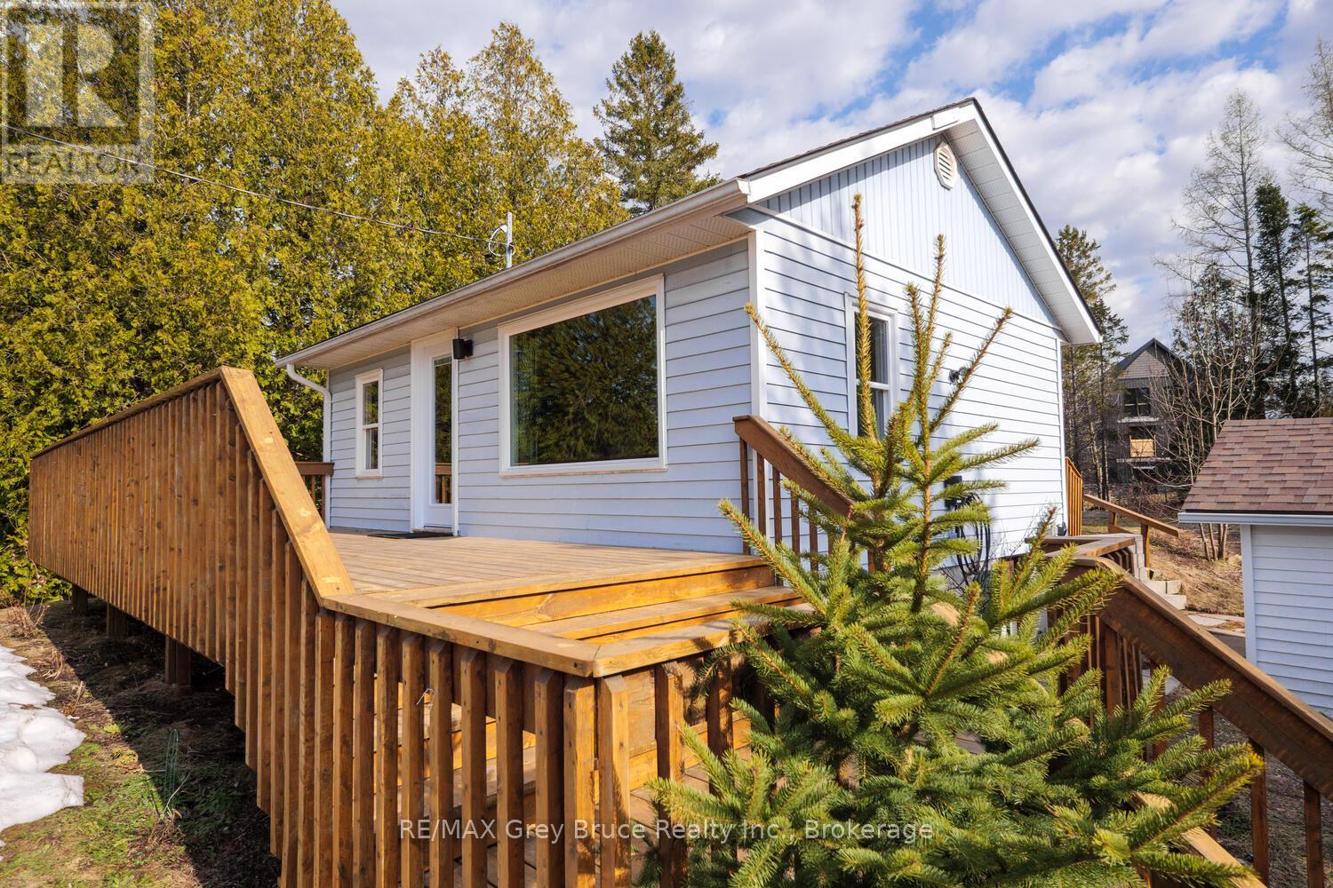 861 Pike Bay Road, Northern Bruce Peninsula, Ontario  N0H 2T0 - Photo 4 - X12248574
