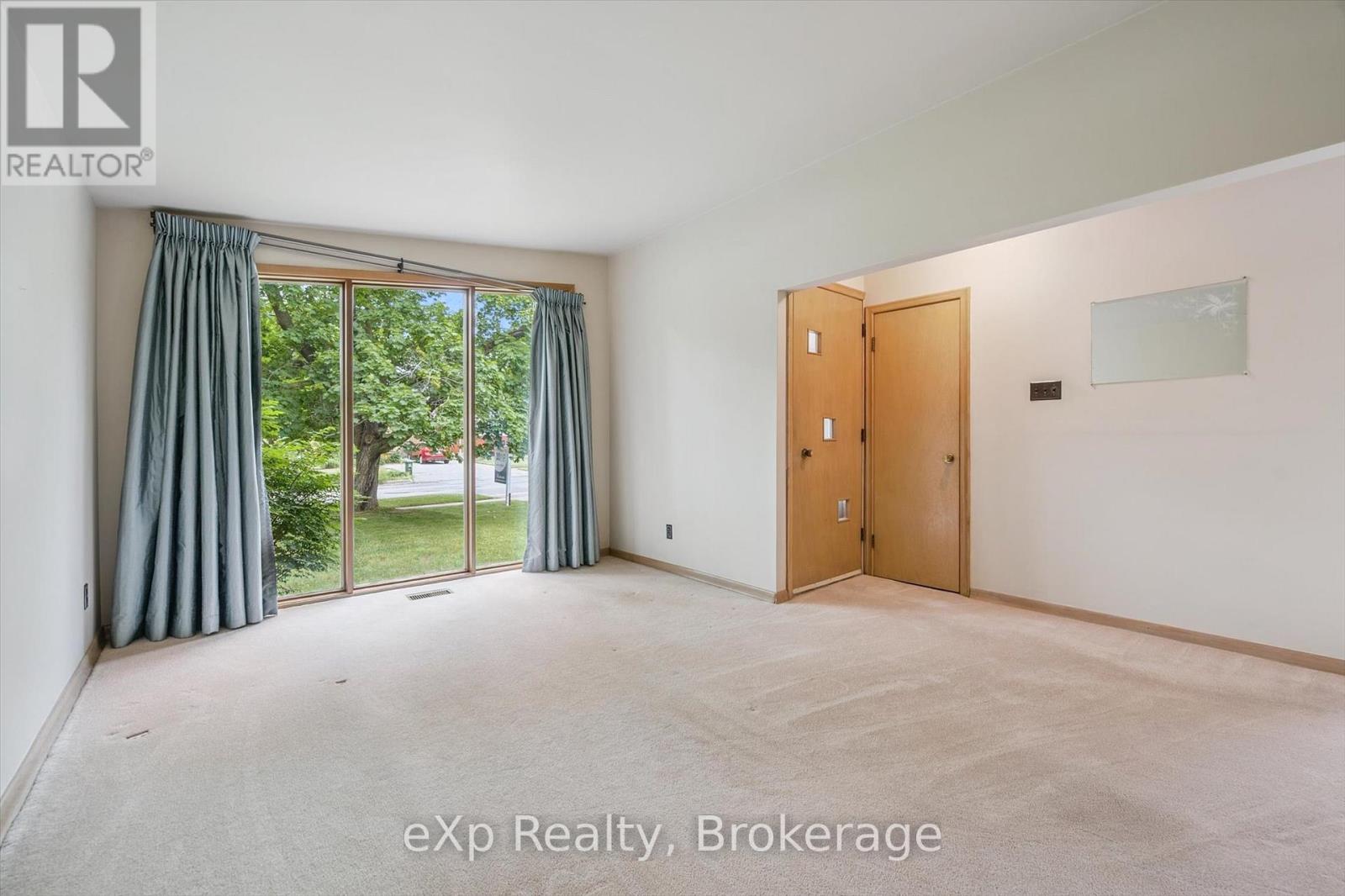 15 Balsam Drive, Guelph, Ontario  N1E 1R1 - Photo 3 - X12249002