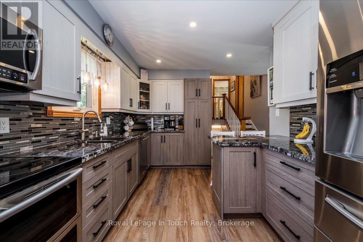 14 Maplegate Road, Tiny, Ontario  L0L 2T0 - Photo 10 - S12249027