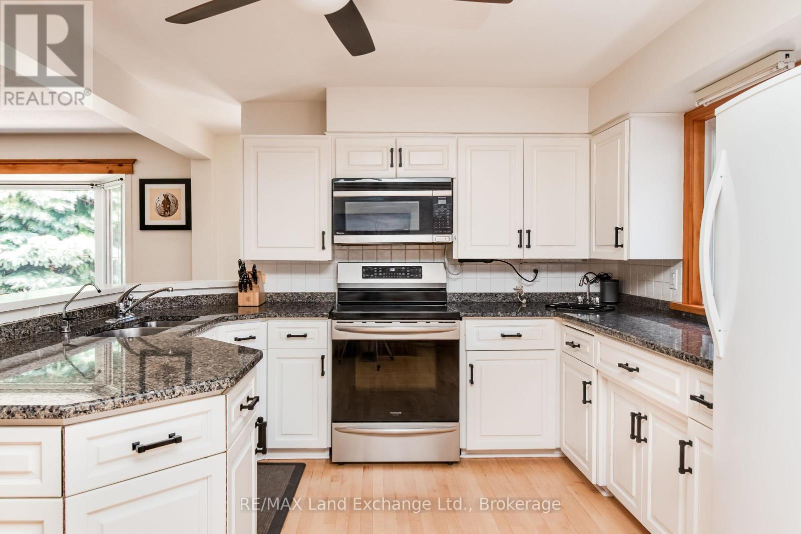 366 Waterloo Street, Saugeen Shores, Ontario  N0H 2C1 - Photo 8 - X12249042