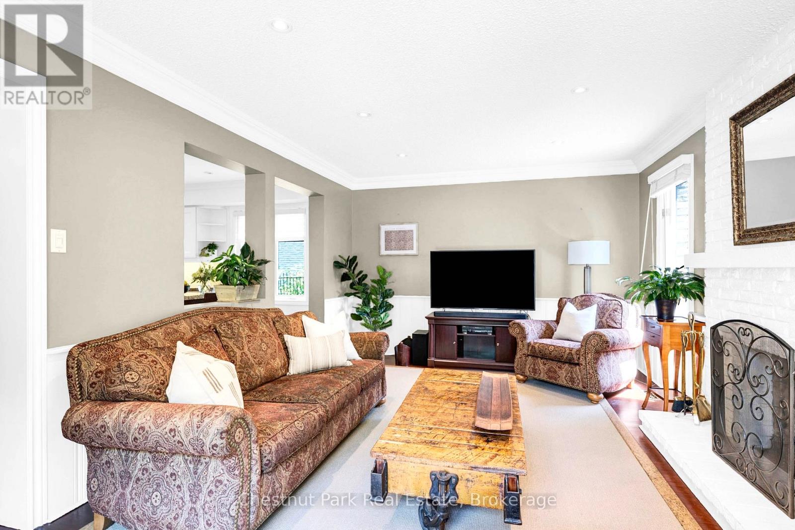 2052 Chippewa Trail, Mississauga, Ontario  L5H 3V7 - Photo 10 - W12249127