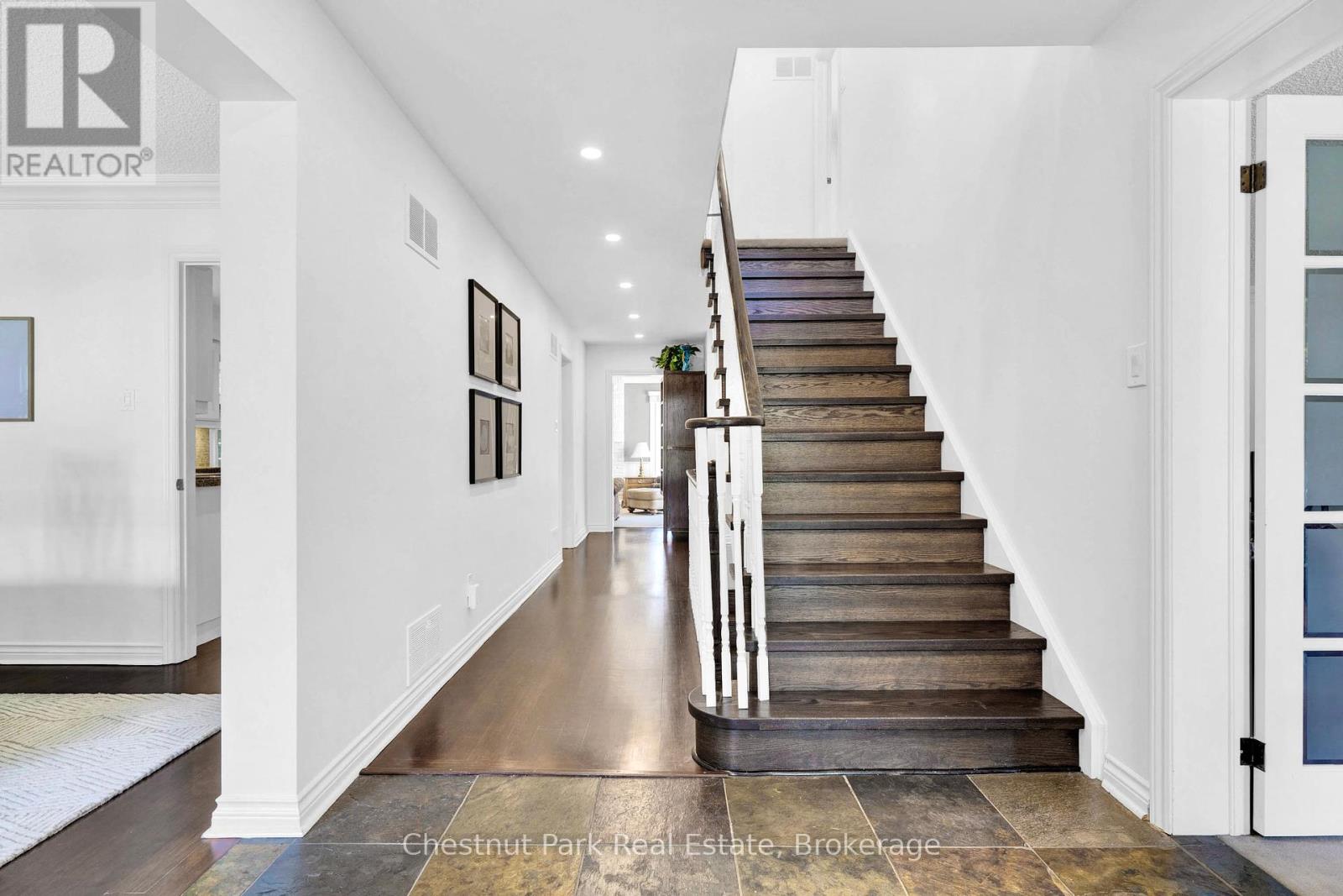 2052 Chippewa Trail, Mississauga, Ontario  L5H 3V7 - Photo 14 - W12249127