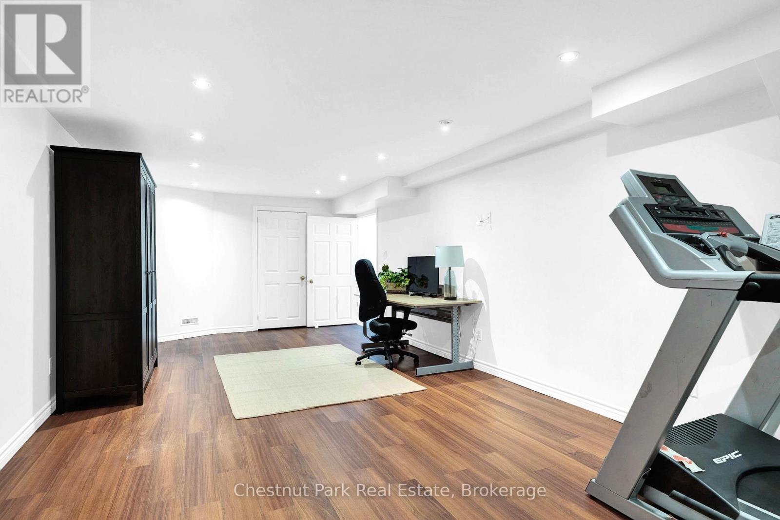 2052 Chippewa Trail, Mississauga, Ontario  L5H 3V7 - Photo 25 - W12249127