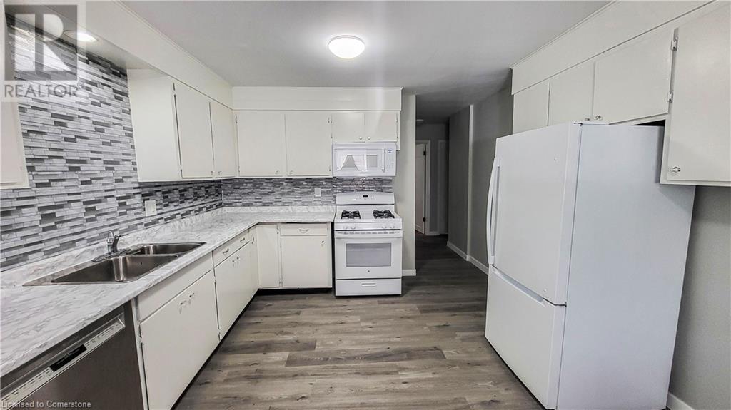 641 Highpoint Avenue Unit# 1, Waterloo, Ontario  N2L 4Z3 - Photo 4 - 40745811