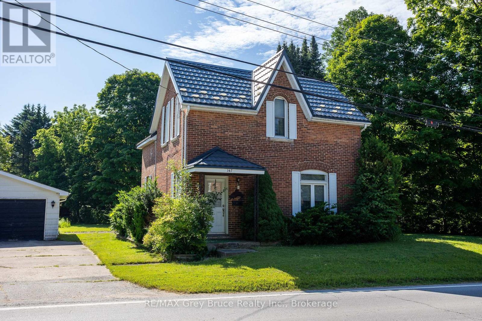 367 2nd Ave Se Avenue, Georgian Bluffs, Ontario  N4K 5T2 - Photo 1 - X12249245